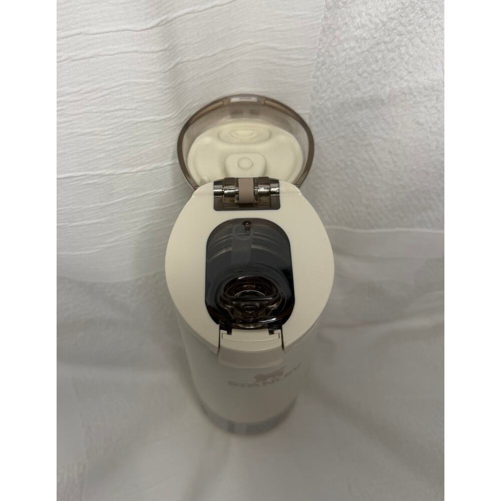 Stanley 20 fl oz Stainless Steel Flowstate Spring Bottle - Cream NWT - Picture 6 of 6